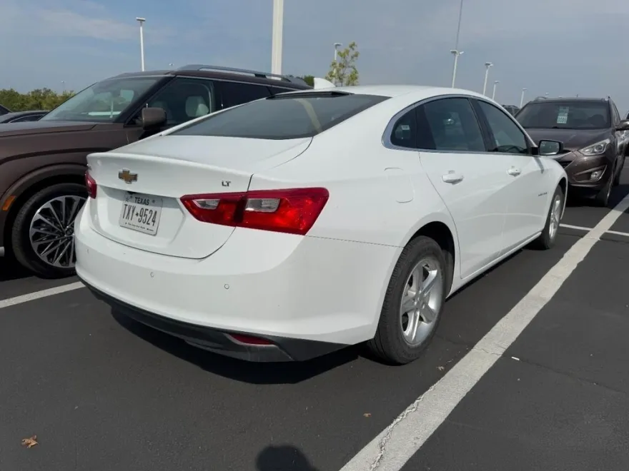 2024 Chevrolet Malibu 1LT photo 1