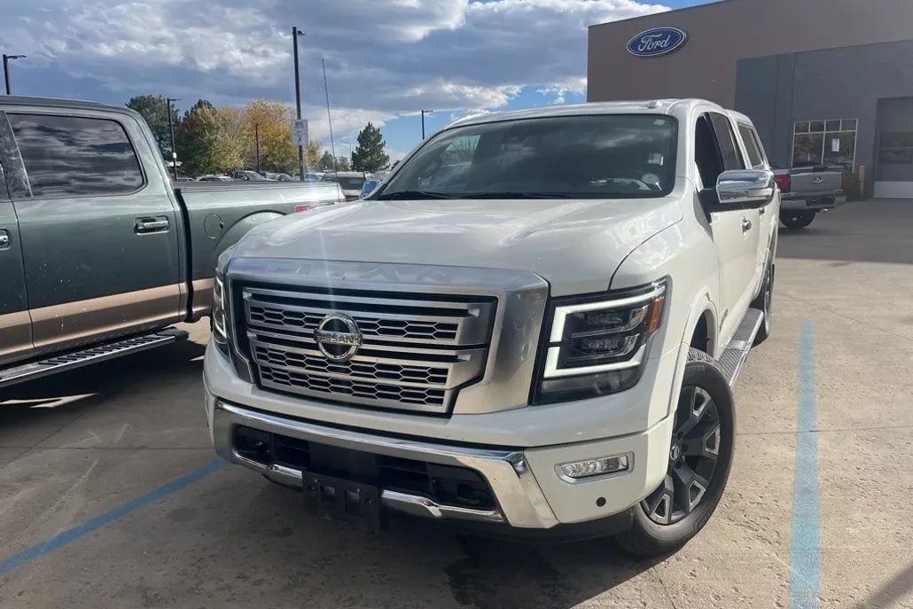 2021 Nissan Titan Platinum Reserve photo 1