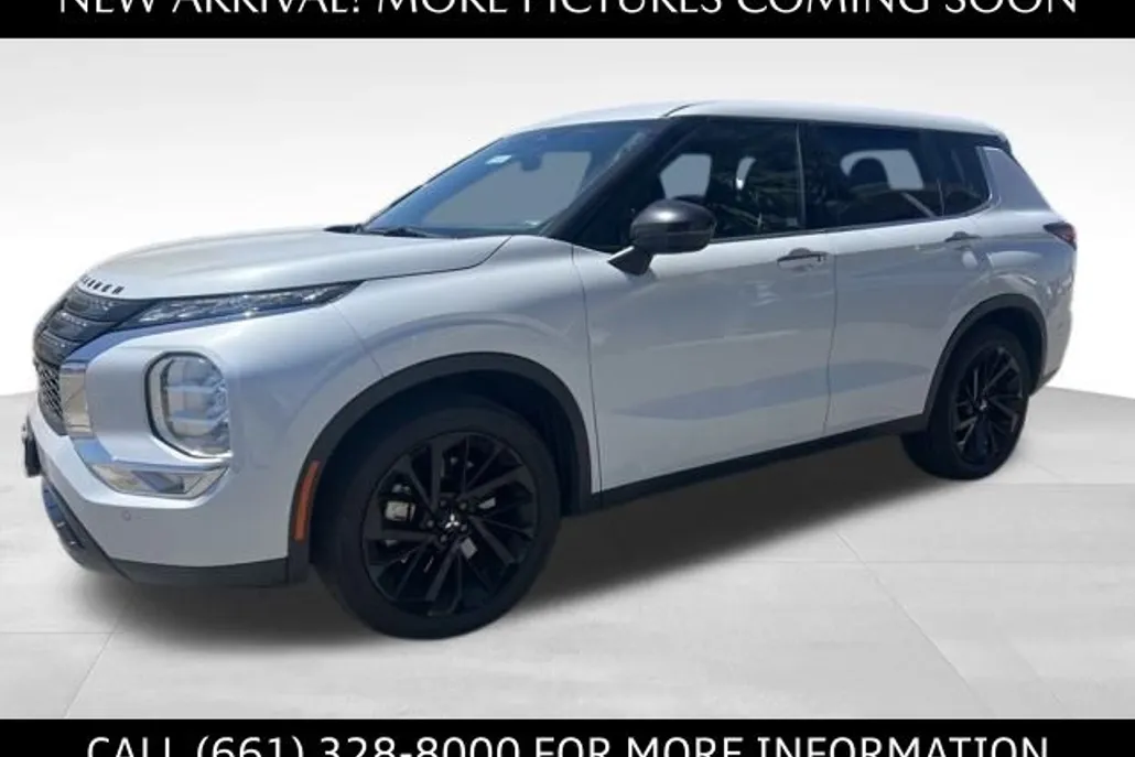 2023 Mitsubishi Outlander SE Black Edition photo 1