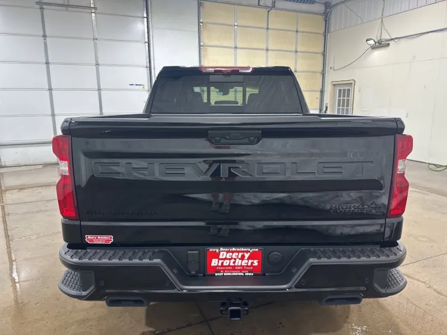 2026 Chevrolet Silverado 1500 High Country photo 1