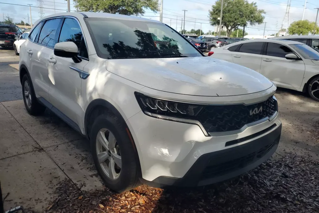 2023 Kia Sorento LX photo 1