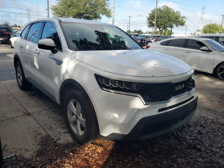 2023 Kia Sorento LX photo 1