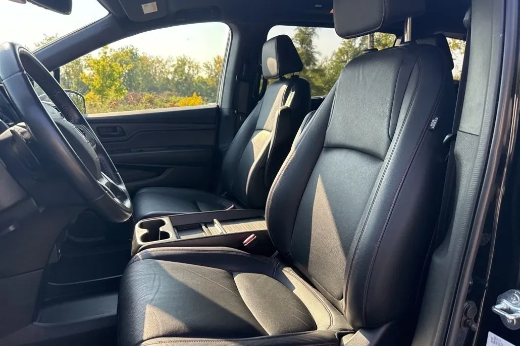 2023 Honda Odyssey Sport photo 1