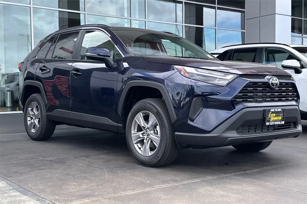 2025 Toyota RAV4 XLE photo 1