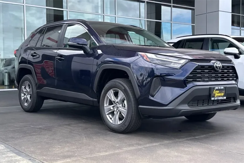 2025 Toyota RAV4 XLE photo 1
