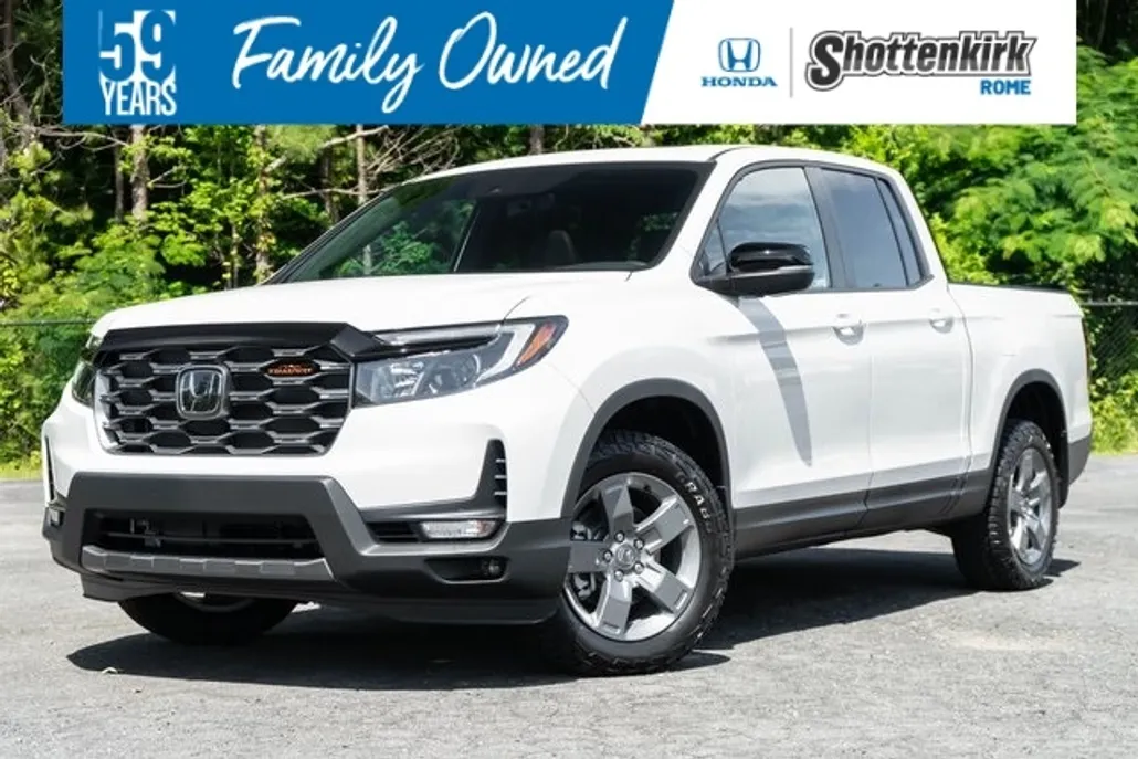 2025 Honda Ridgeline TrailSport photo 1