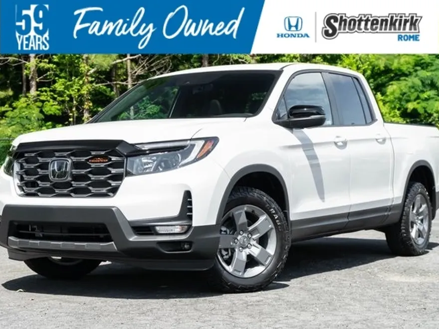 2025 Honda Ridgeline TrailSport photo 1
