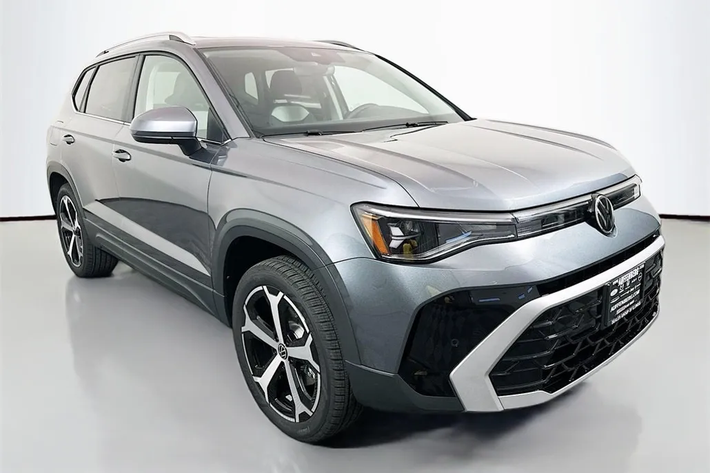 2025 Volkswagen Taos SEL photo 1