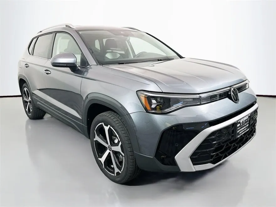 2025 Volkswagen Taos SEL photo 1