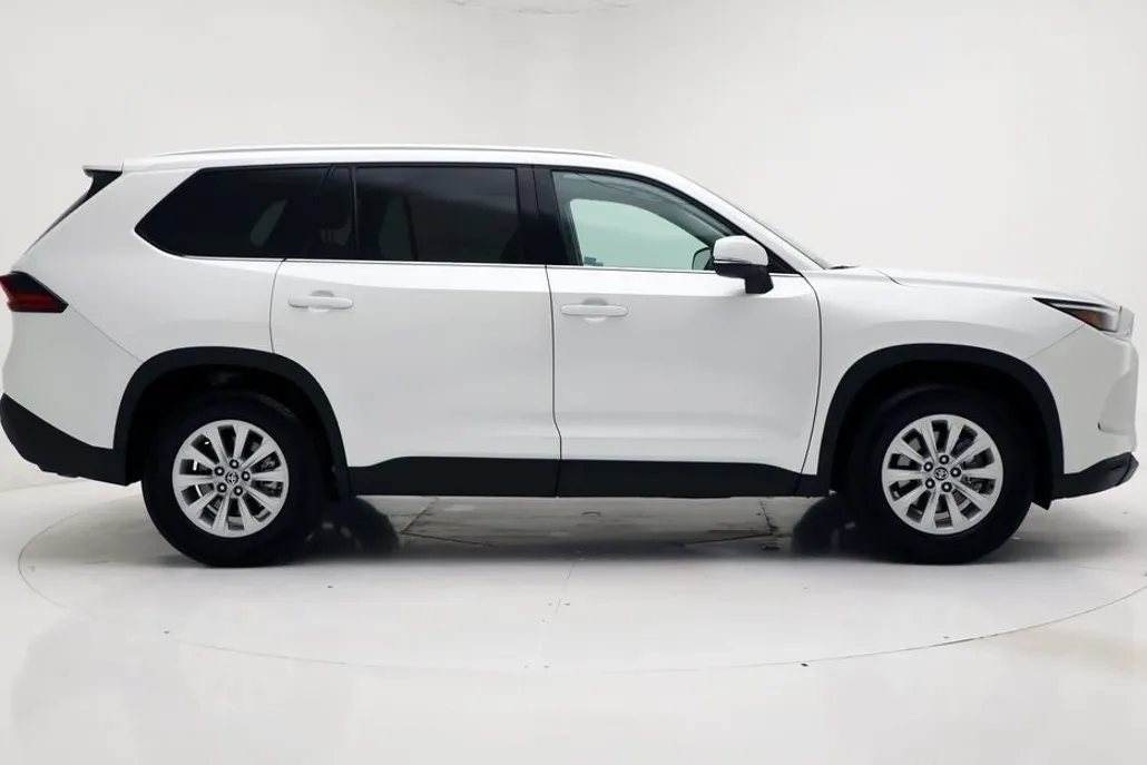 2025 Toyota Grand Highlander XLE photo 1