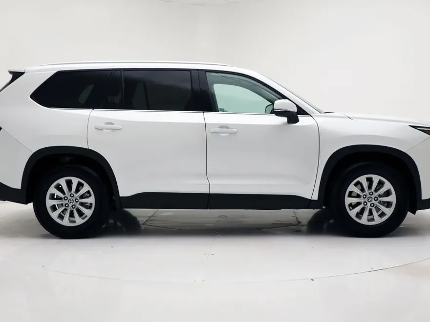 2025 Toyota Grand Highlander XLE photo 1