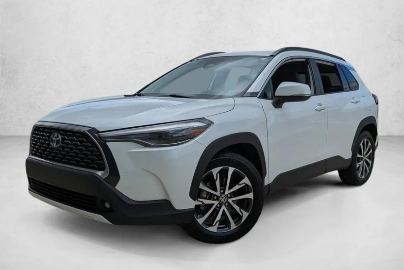 2024 Toyota Corolla Cross XLE photo 1