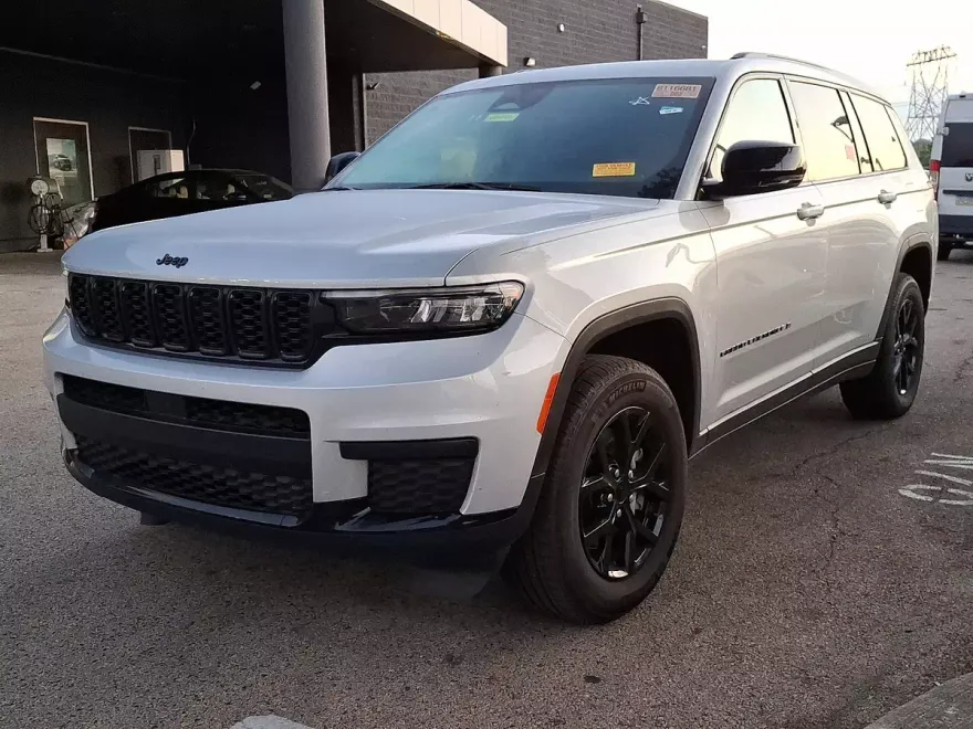 2024 Jeep Grand Cherokee Altitude photo 1