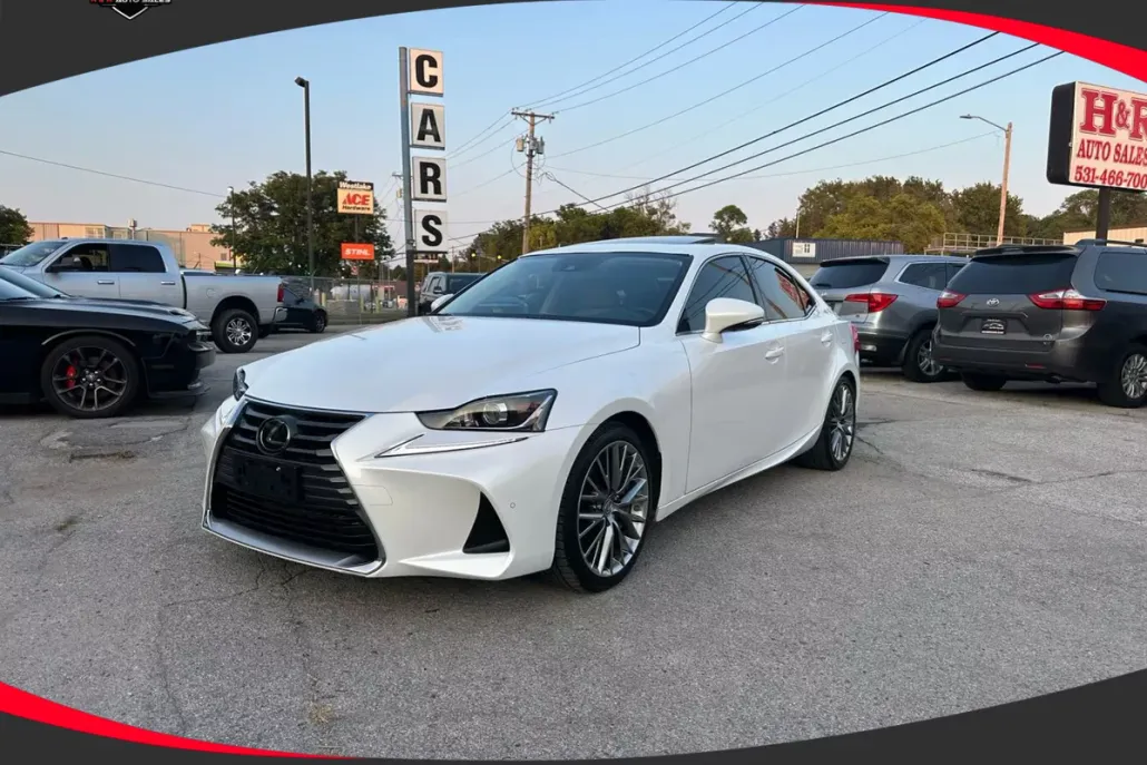 2019 Lexus IS 300 photo 1