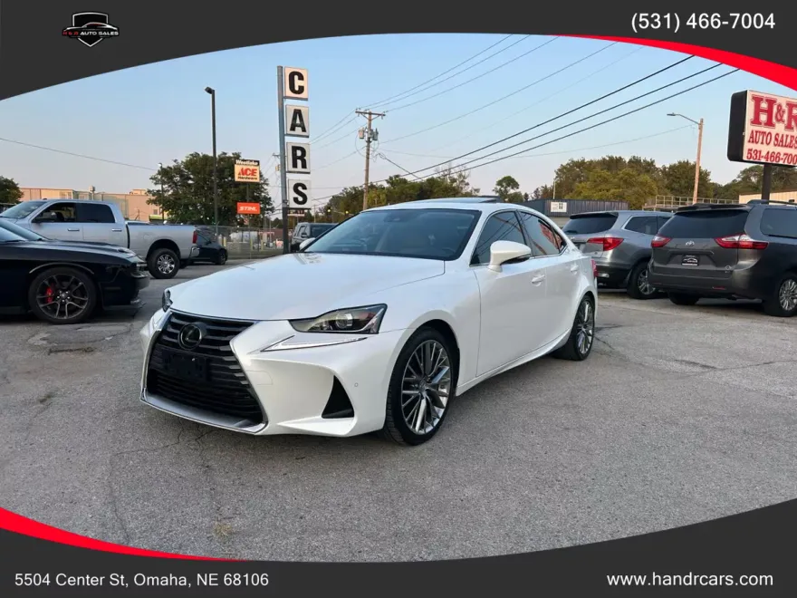 2019 Lexus IS 300 photo 1
