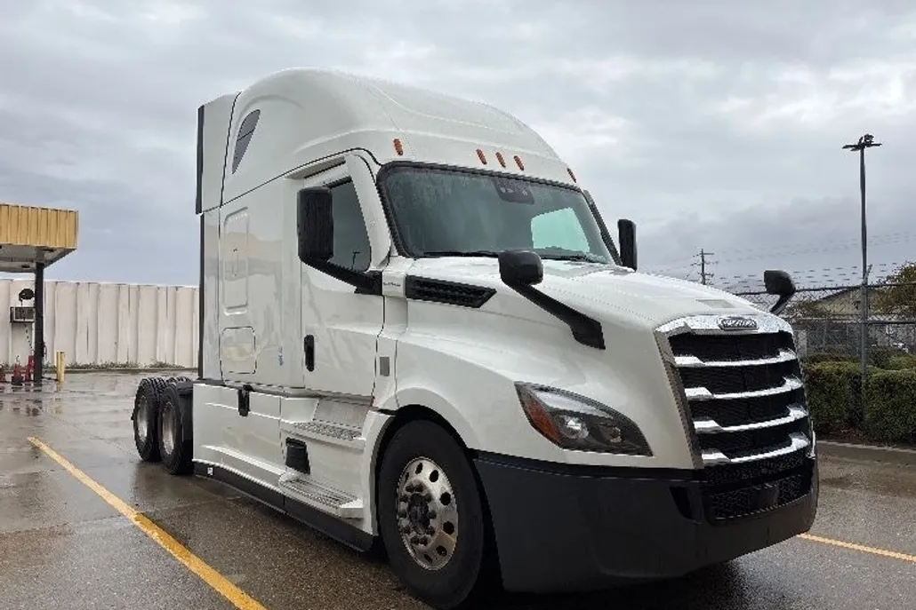 2021 Freightliner Cascadia 126" Sleeper Cab photo 1