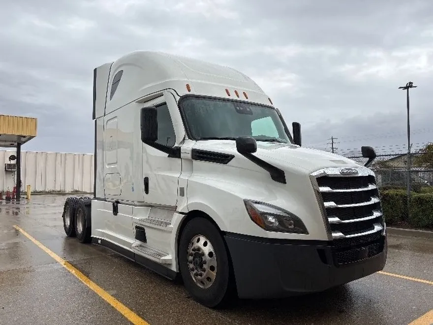 2021 Freightliner Cascadia 126" Sleeper Cab photo 1