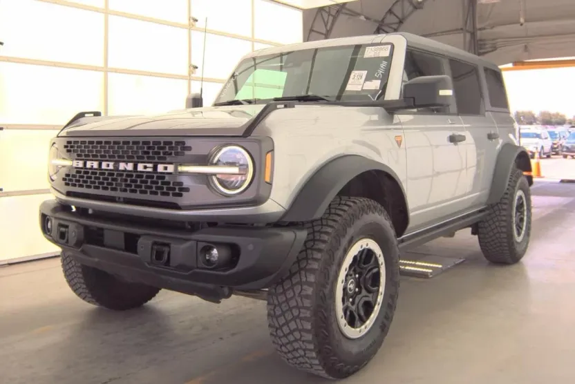 2023 Ford Bronco Badlands photo 1