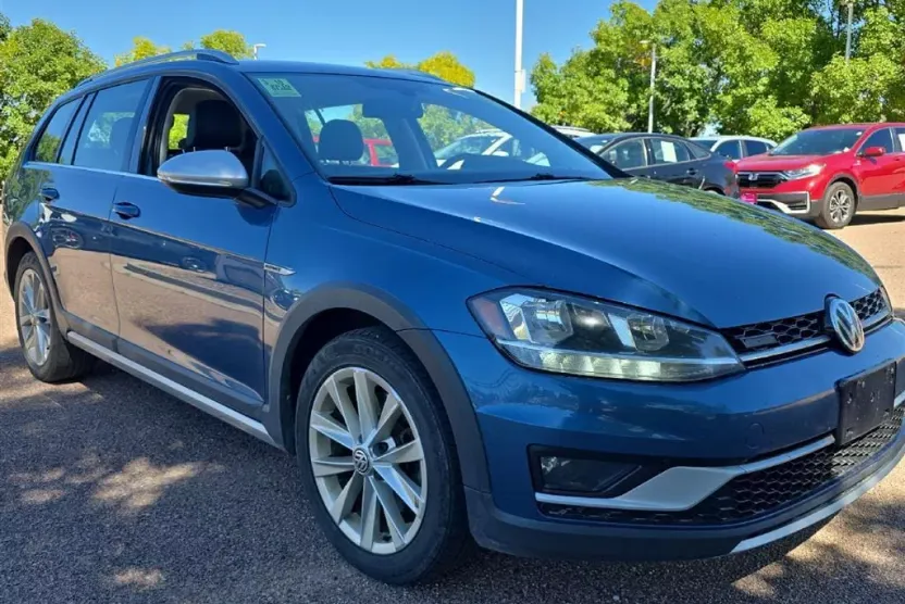 2019 Volkswagen Golf Alltrack S photo 1
