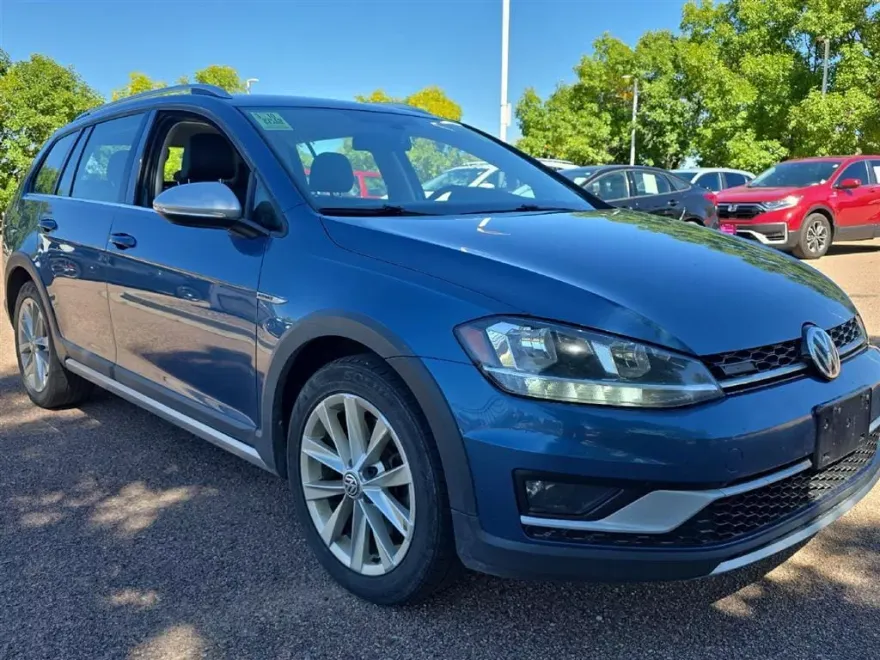 2019 Volkswagen Golf Alltrack S photo 1