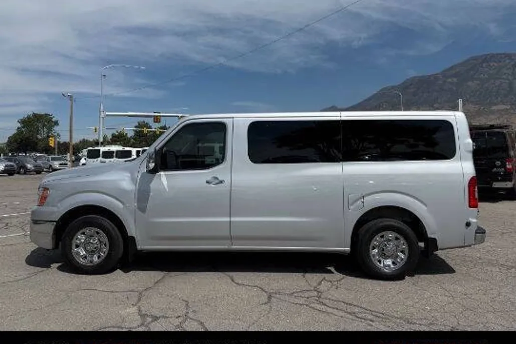 2020 Nissan NV3500 HD SL photo 1