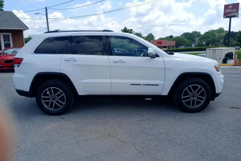 2020 Jeep Grand Cherokee Limited Sport photo 1