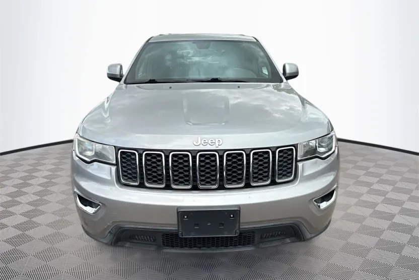2017 Jeep Grand Cherokee Laredo photo 1