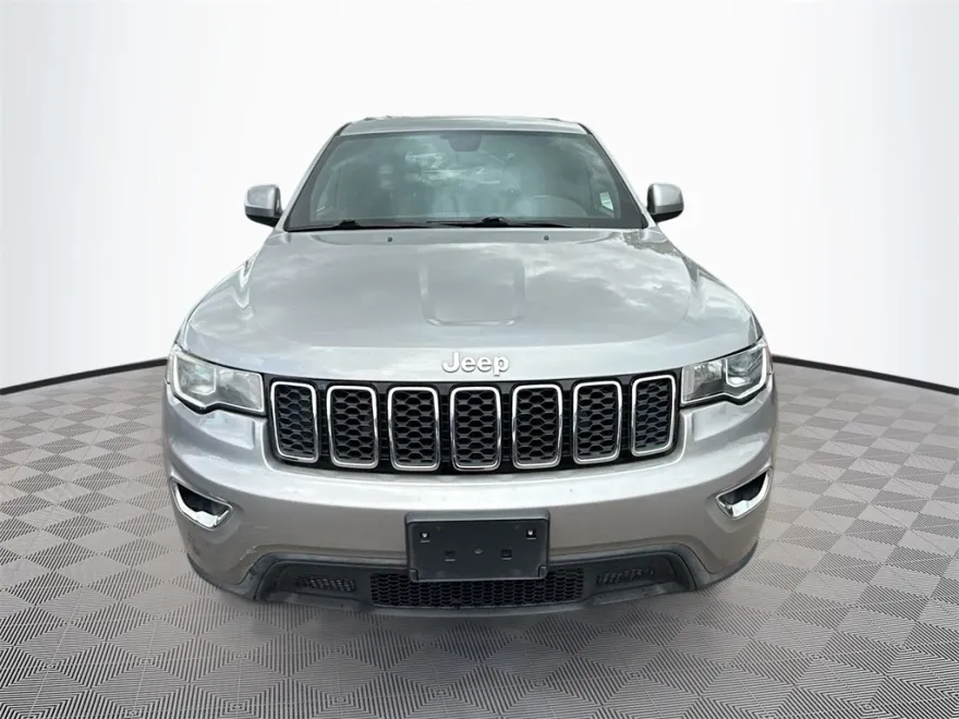 2017 Jeep Grand Cherokee Laredo photo 1