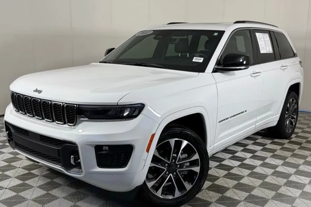 2022 Jeep Grand Cherokee Overland photo 1