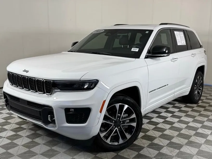 2022 Jeep Grand Cherokee Overland photo 1