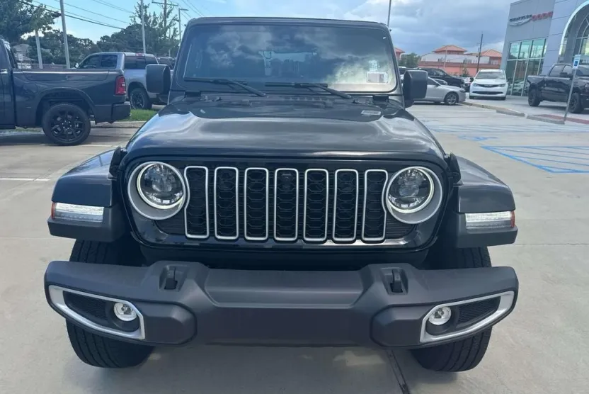 2025 Jeep Wrangler Sahara photo 1
