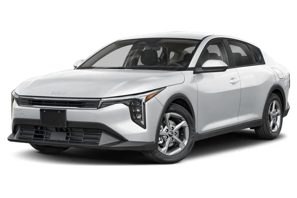 2025 Kia K4 LXS photo 1