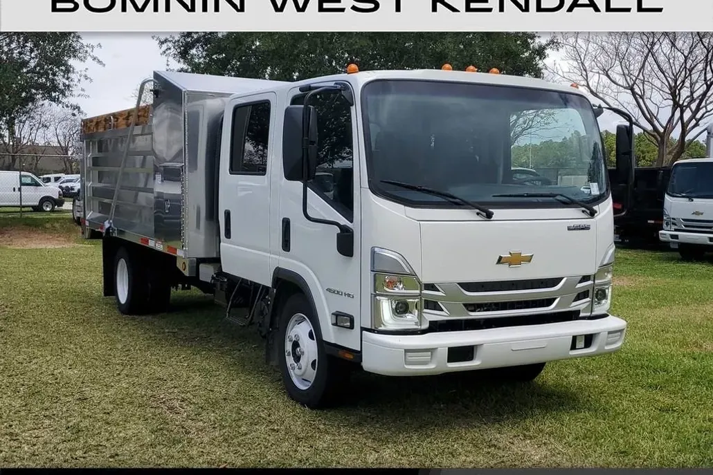 2025 Chevrolet Silverado 4500HD Base photo 1