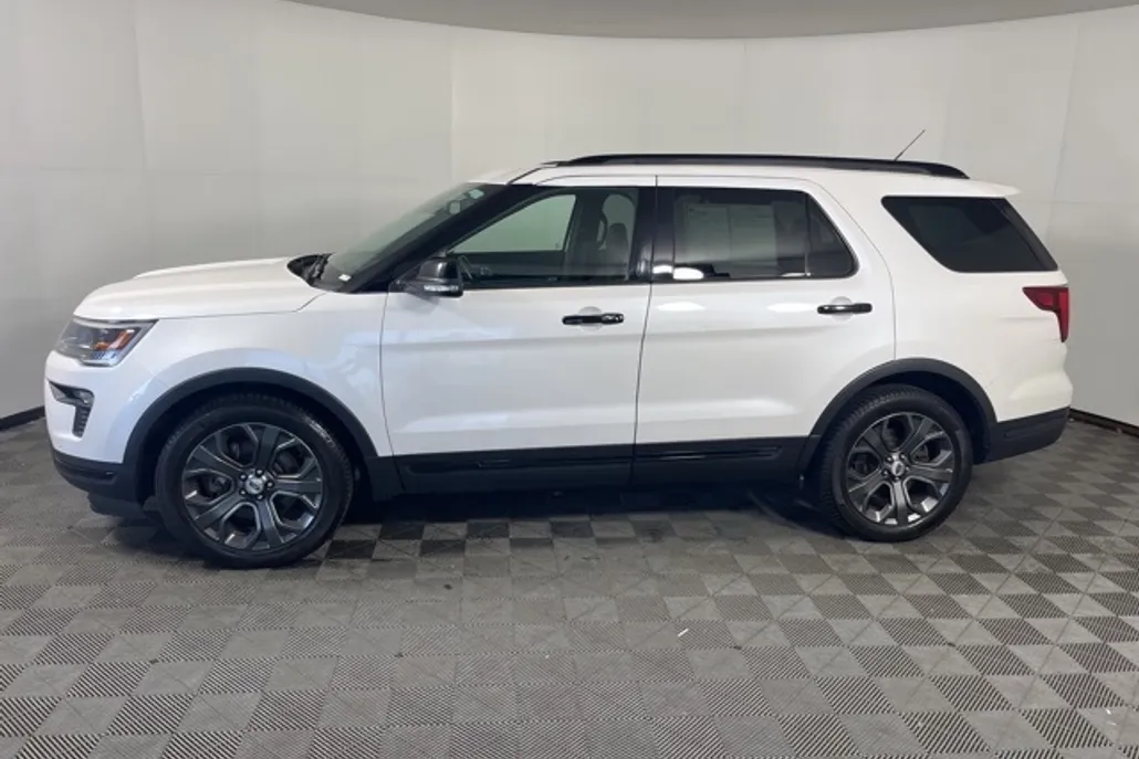 2018 Ford Explorer Sport photo 1