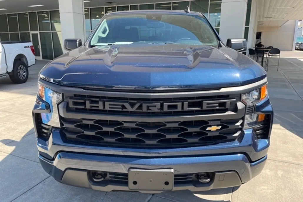 2023 Chevrolet Silverado 1500 Custom photo 1