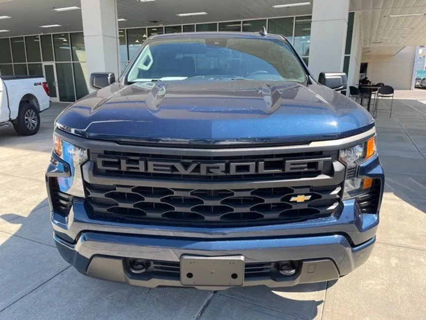 2023 Chevrolet Silverado 1500 Custom photo 1