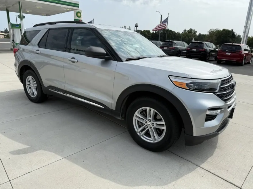 2020 Ford Explorer XLT photo 1