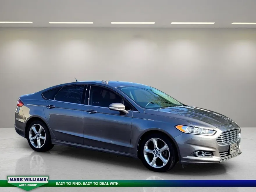 2013 Ford Fusion SE photo 1