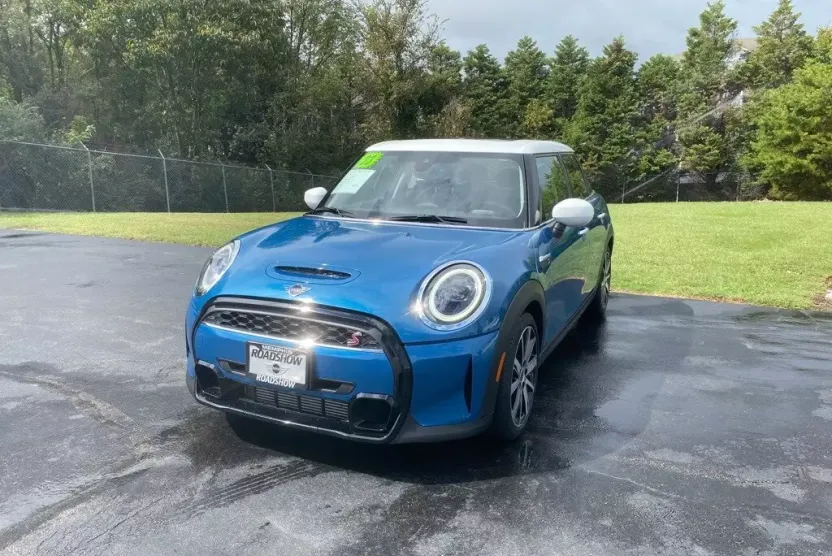 2023 Mini Cooper 4 Door Hardtop Signature photo 1
