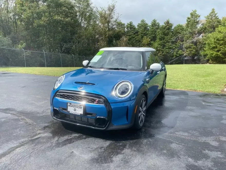 2023 Mini Cooper 4 Door Hardtop Signature photo 1