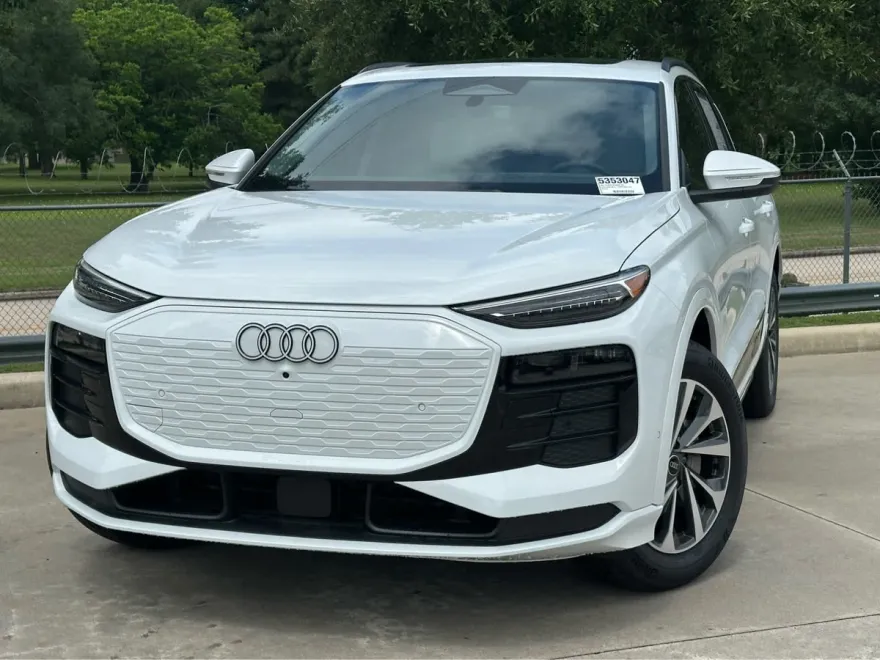 2025 Audi Q6 E-tron Premium Plus photo 1