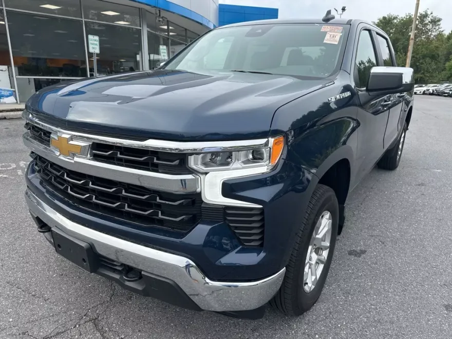 2023 Chevrolet Silverado 1500 LT photo 1