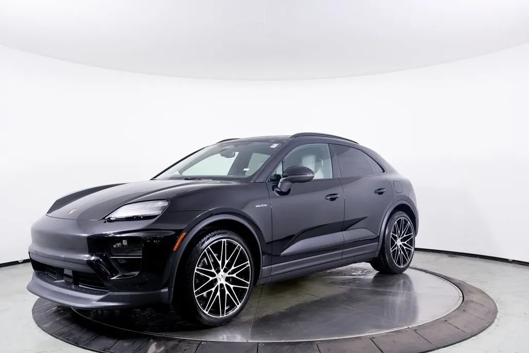 2025 Porsche Macan Electric photo 1