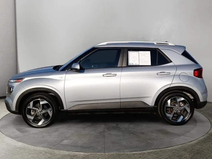2022 Hyundai Venue SE photo 1