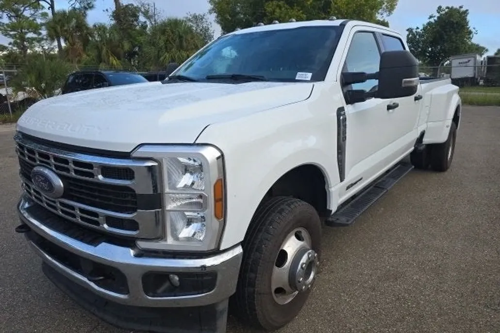 2024 Ford F-350 photo 1