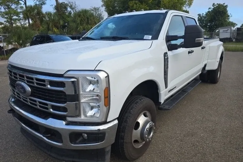 2024 Ford F-350 photo 1