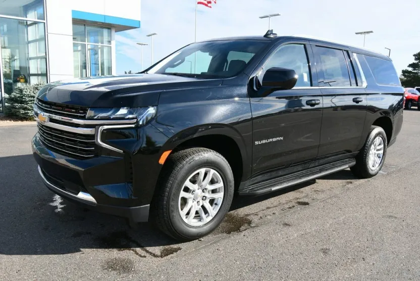 2024 Chevrolet Suburban LT photo 1
