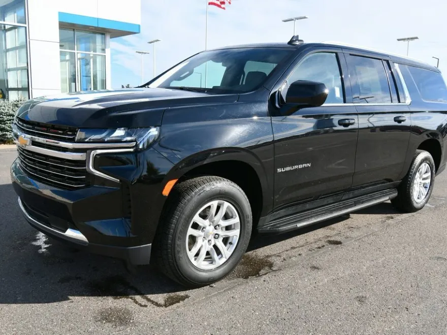2024 Chevrolet Suburban LT photo 1