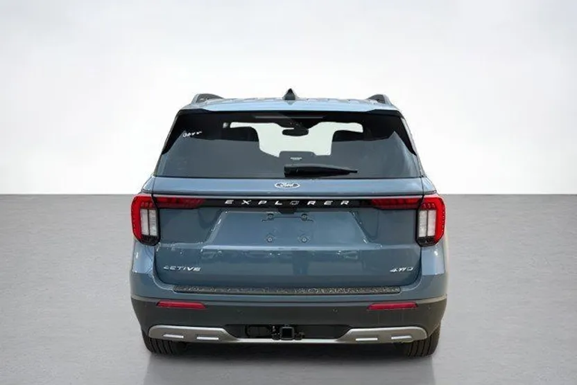 2025 Ford Explorer photo 1