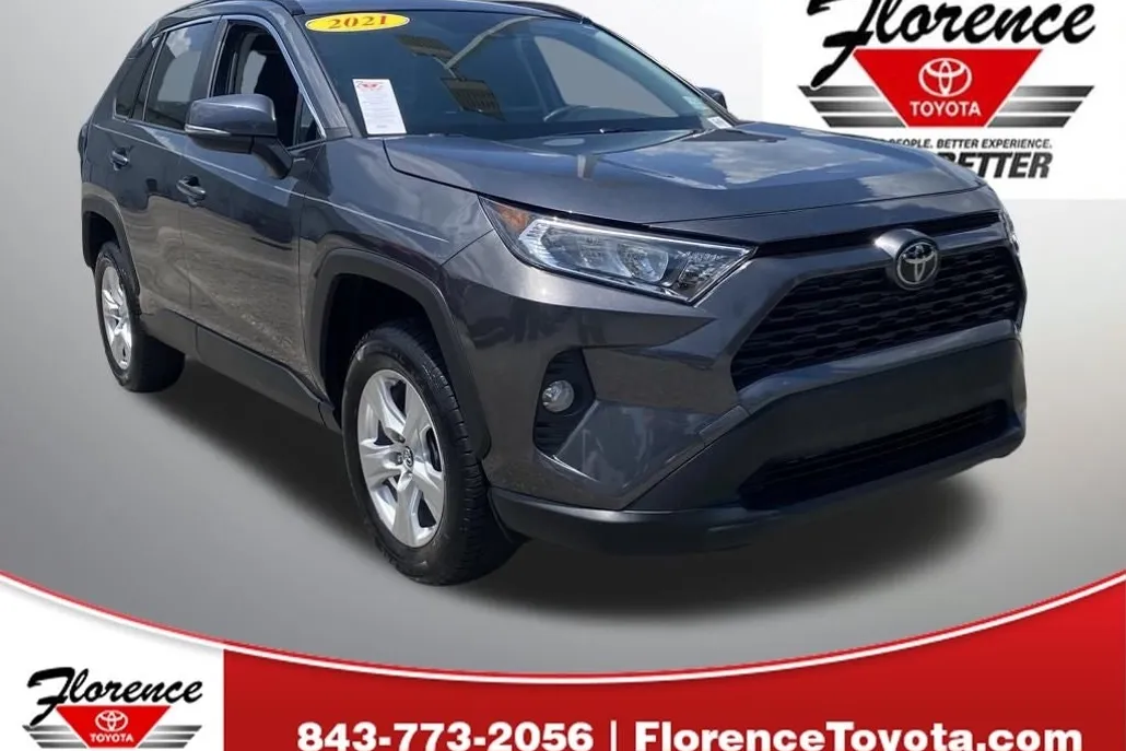 2021 Toyota RAV4 XLE photo 1